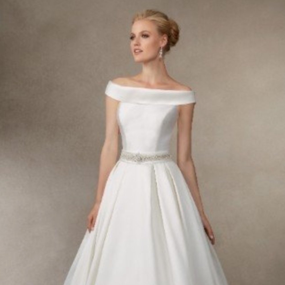 Classic A-line princess wedding gown